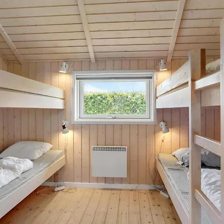 3 Bedroom Cozy In Semesterbostad *