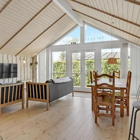 3 Bedroom Cozy In *