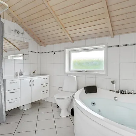 Semesterbostad 3 Bedroom Cozy In
