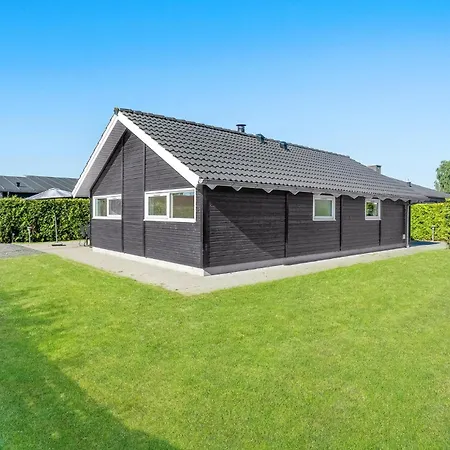 3 Bedroom Cozy In Feriehus Børkop