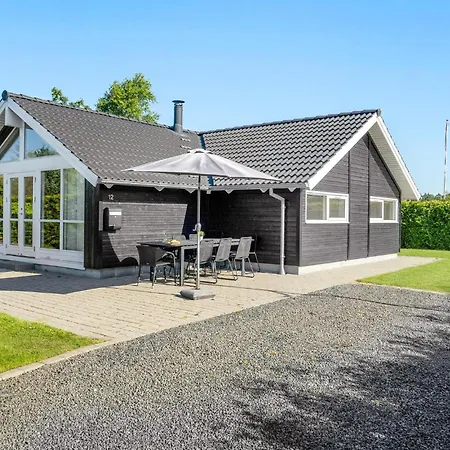 3 Bedroom Cozy In Feriehus *