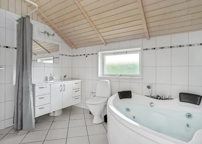 Feriehus 3 Bedroom Cozy In