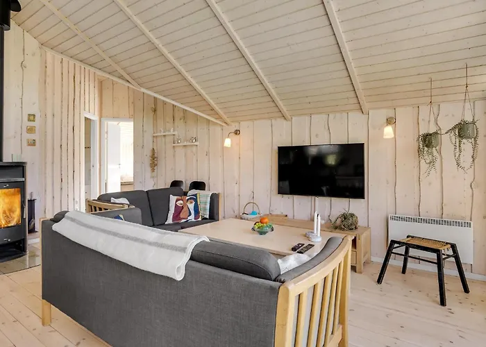 3 Bedroom Cozy In Feriehus *