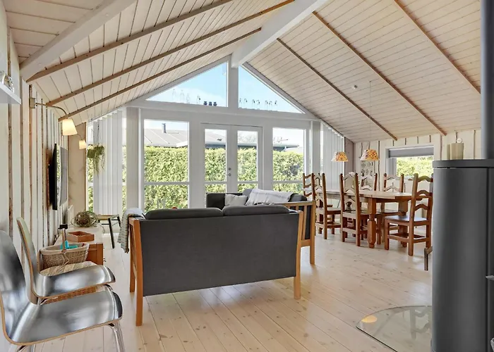 Feriehus 3 Bedroom Cozy In