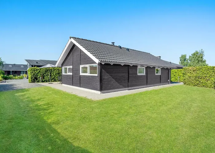 3 Bedroom Cozy In Feriehus Børkop